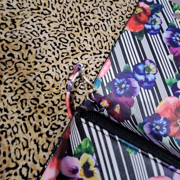 💥3/$25💥 NWOT ALDO FLORAL + STRIPED ENVELOPE CROSSBODY/CLUTCH - Picture 7 of 13